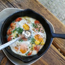 Heimathaven - Ofeneier mit Lachs und Tomaten