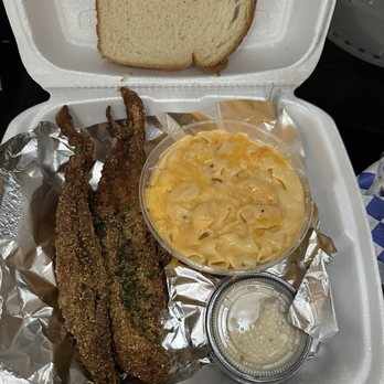 Lollipops - Catfish, Mac & cheese, and homemade Cajun tarter sauce, comes with slice of bread - Cajun/Creole Near Me - Temple, Texas