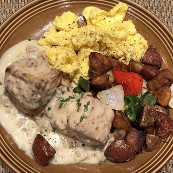 Roanoke - Biscuit & Sausage Gravy - eggs were definitely fresh and not that bad tasting liquid from a box and the potatoes were good - Cocktail Bars Near Me - Chicago, Illinois