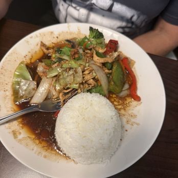 Nit Noi Thai Kitchen - Mixed vegetables with chicken - Thai Near Me - Orlando, Florida