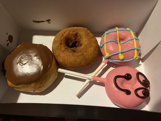 Munster Donut by null