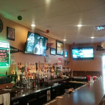Lallos Bar & Grill - Having a cocktail while we wait for our order - Mexican Near Me - Channahon, Illinois