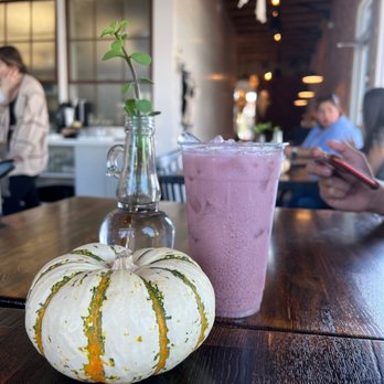 Cafe Smitten - Inside Blueberry Tea - Coffee & Tea Near Me - Bakersfield, California