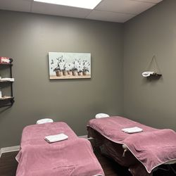 Azalea Spa - Warm cozy couple room available 
Great deep tissue massage for our loyalty clients.