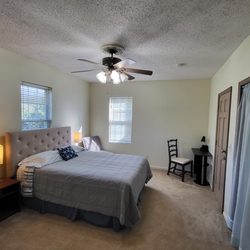 Endeavor Point - Osprey Suite queen bed and work desk