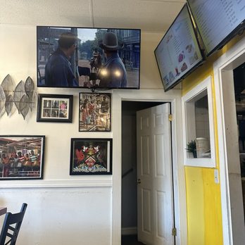 Sunrise Caribbean Restaurant - setup - Caribbean Near Me - Washington, DC, District of Columbia