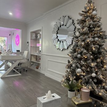 Beverly Hills Lashes - Inside - Eyelash Service Near Me - West Hollywood, California Beverly Hills Lashes - Inside - Eyelash Service Near Me - West Hollywood, California
