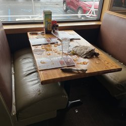 Applebee's Grill + Bar - Spilled drinks