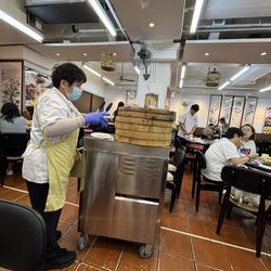 蓮香茶室 - Dim sum cart