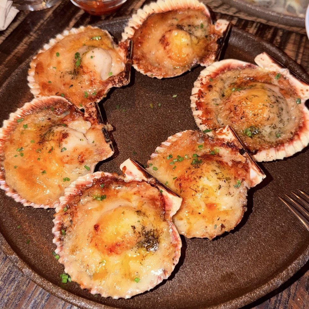 Lascar 74 - Zamburina (vieras or scallops) con queso horneado - Seafood Near Me - Barcelona, B Lascar 74 - Zamburina (vieras or scallops) con queso horneado - Seafood Near Me - Barcelona, B