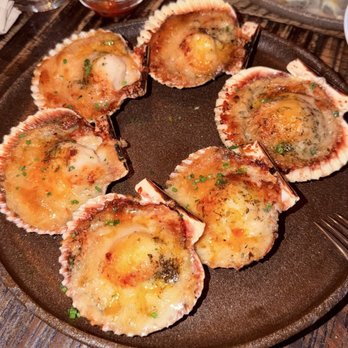Lascar 74 - Zamburina (vieras or scallops) con queso horneado - Seafood Near Me - Barcelona, B Lascar 74 - Zamburina (vieras or scallops) con queso horneado - Seafood Near Me - Barcelona, B