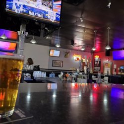 Robey's Sports Pub & Patio - Alternate bar view