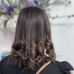 Angelica's Beauty Salon - Highlights, curly hair!