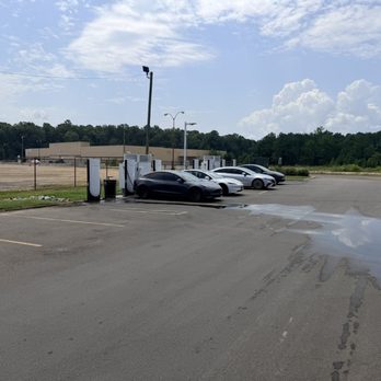 Tesla Supercharger - Small little station with new 325kw chargers. - EV Charging Stations Near Me - Hattiesburg, Mississippi Tesla Supercharger - Small little station with new 325kw chargers. - EV Charging Stations Near Me - Hattiesburg, Mississippi