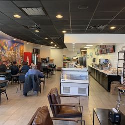 Q's Deli - Inside view