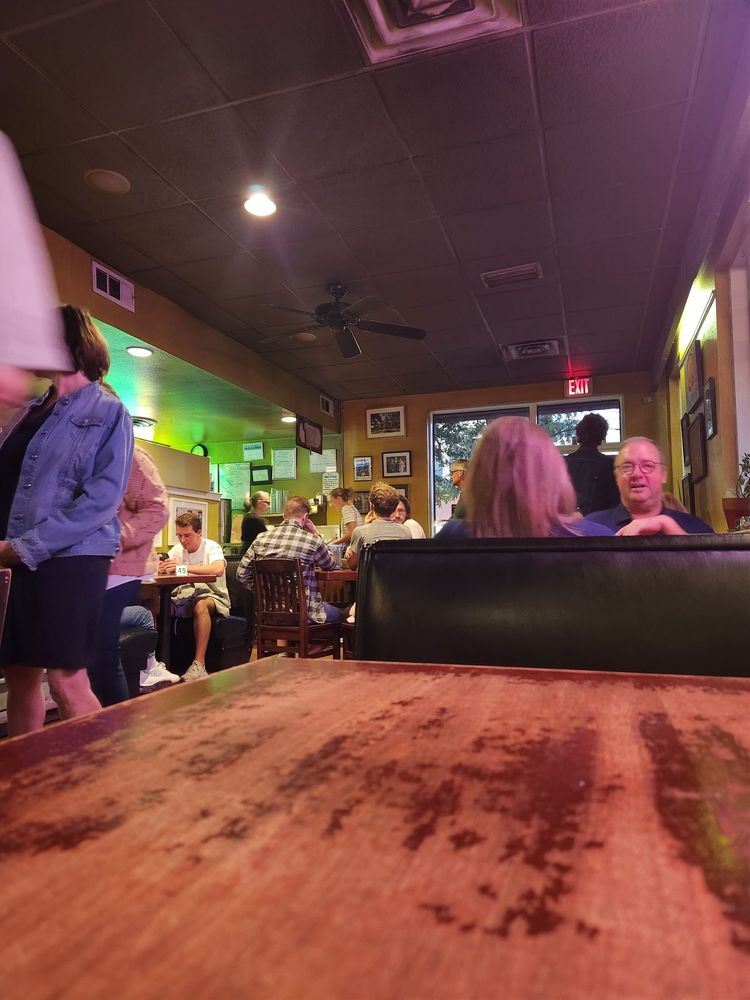 Julio's Café