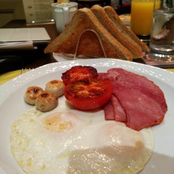 外國記者會 - English breakfast with overeasy eggs, ham, roasted tomatoes and mushrooms, toast, orange juice and coffee. - Social Clubs Near Me - Hong Kong, HK