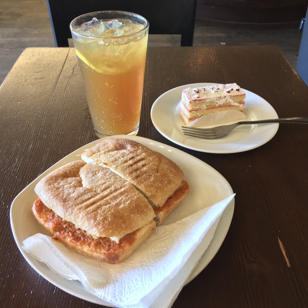 Bean Around the World Coffees - Veggie Panini, Délice aux Framboise, Yakuzen Cola - Coffee & Tea Near Me - Vancouver, British Columbia