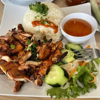 Pho Wynn - Grilled chicken and shrimp rice plate - Vietnamese Near Me - Visalia, California Pho Wynn - Grilled chicken and shrimp rice plate - Vietnamese Near Me - Visalia, California
