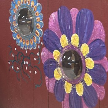 Big Red’s Barn - Animal widows! - Petting Zoos Near Me - Coeur d'Alene, Idaho