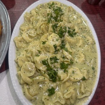 Valentino's Pizzeria - Tortellini with Alfredo Sauce - Pizza Near Me - Reedley, California Valentino's Pizzeria - Tortellini with Alfredo Sauce - Pizza Near Me - Reedley, California