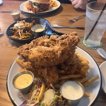 30hop - Chicken strips - Beer Bar Near Me - Lee's Summit, Missouri