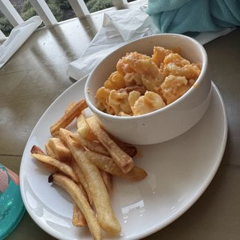 Corridor Z Kitchen+Cocktails - Kids Mac and cheese and fries - Cocktail Bars Near Me - Jekyll Island, Georgia