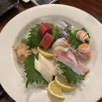 Tanoshi - Sashimi Dinner - Sushi Bars Near Me - Chicago, Illinois