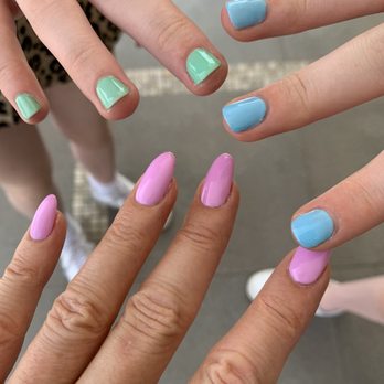 Spa Lounge - Mommy N Me Manis - Nail Salons Near Me - Beverly Hills, California