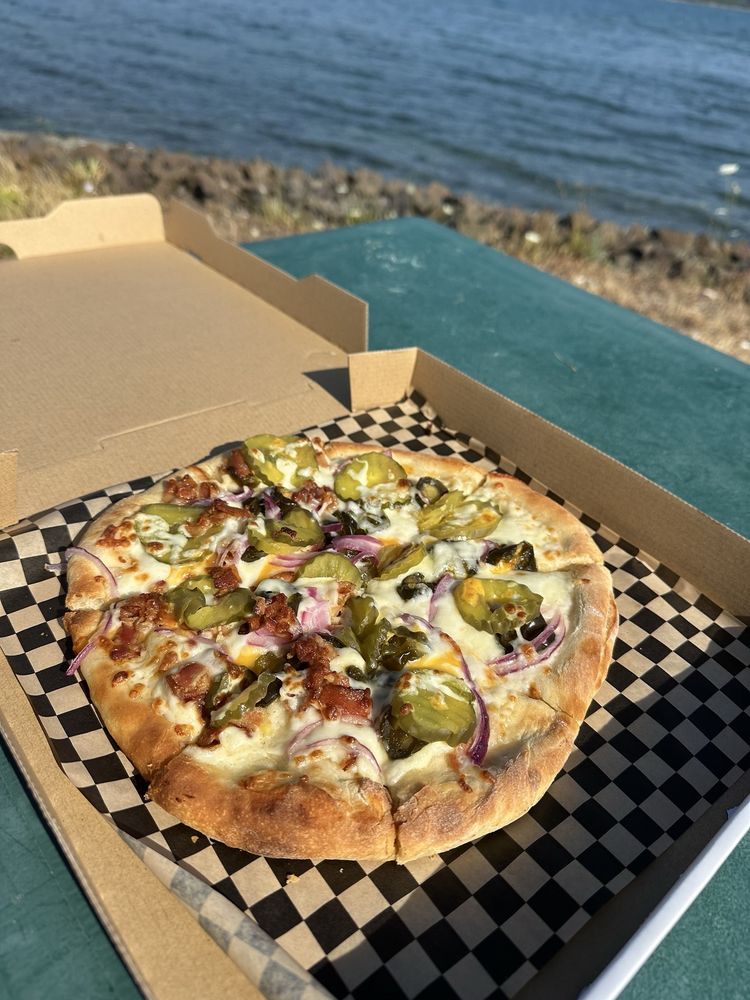 Honey Bee Pizzeria and Grinders Logo