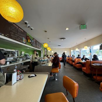 Cindy's Eagle Rock Restaurant - Inside - Breakfast & Brunch Near Me - Los Angeles, California