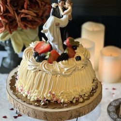 Pillow & Paddock Bed and Breakfast - Elopement wedding celebration cake