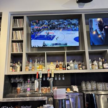 Made From Skratch Pizza Kitchen - Nice bar with sports - Pizza Near Me - Redlands, California