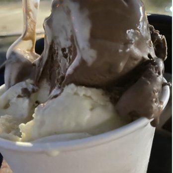 Bonnie Brae Ice Cream - Chocolate and cinnamon ice cream - Ice Cream & Frozen Yogurt Near Me - Denver, Colorado Bonnie Brae Ice Cream - Chocolate and cinnamon ice cream - Ice Cream & Frozen Yogurt Near Me - Denver, Colorado