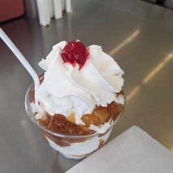 Peter's Polar Parlor - Hot caramel apple sundae