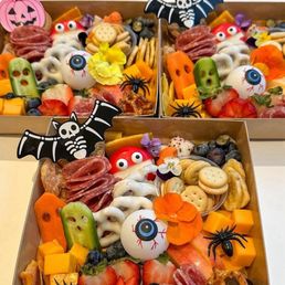 Kid-friendly Halloween charcuterie boxes! So cute!