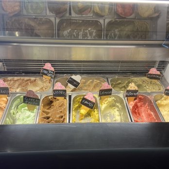 Lakeshore Coffee House - a display of ice creams - Coffee & Tea Near Me - Burlington, Ontario
