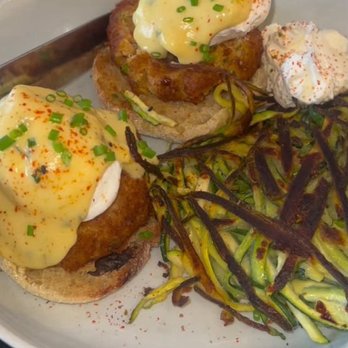 EAT - Poach Eggs Benedict - Breakfast & Brunch Near Me - North Hollywood, California