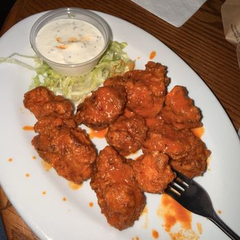 Big Red's Bar and Grill - Boneless Buffalo Wings - American Near Me - Beaverton, Oregon