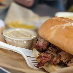 Pig Candy BBQ - Pulled pork sandwich