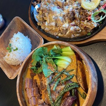 Kalye Bistro - Kare Kare Bagnet, Sisig Pork, Garlic Rice - Filipino Near Me - Woodside, New York