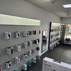 Cell Care Rapair - Quick Service: Get your phone fixed fast for hassle-free connections.