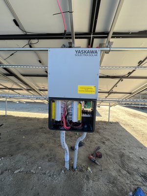 Ramirez Roofing & Solar Logo