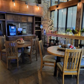 Paradise Point - Check in / lobby drink area - Hotels Near Me - Hollister, Missouri Paradise Point - Check in / lobby drink area - Hotels Near Me - Hollister, Missouri