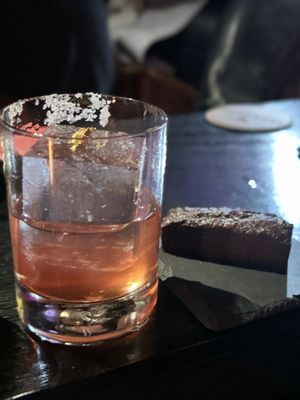 Skaalvenn Distillery & Cocktail Lounge by null