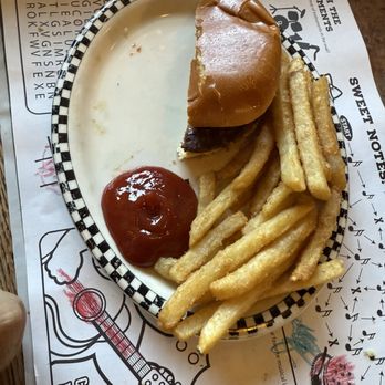 Black Bear Diner Gilroy - Kids burger dry - Diners Near Me - Gilroy, California