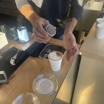 Flo Coffee Bar - Coffee & Tea Near Me - Venice, California