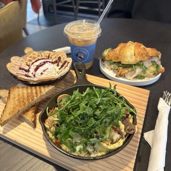 Cafe Hagen - Healthy skillet, marker club, kobenhavn latte, waffles - Coffee & Tea Near Me - Bellevue, Washington