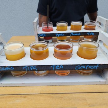 Hippin Hops Brewpub & Oyster Bar - Beer flights - Seafood Near Me - Atlanta, Georgia