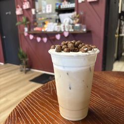 I ordered a vanilla ice latte with vanilla cold foam topped off with coco puffs